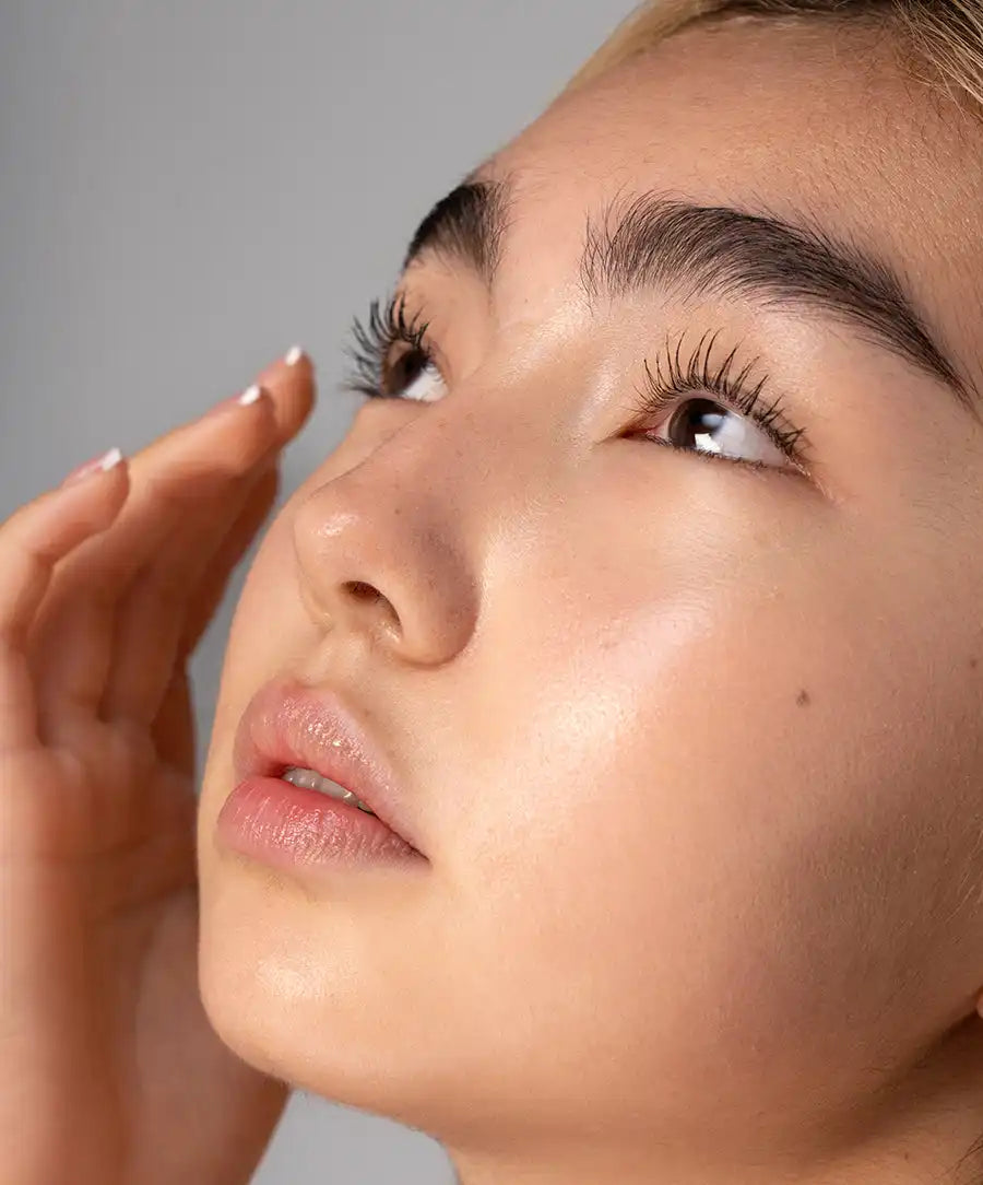 Straight Up™ Volumizing Peptide Mascara